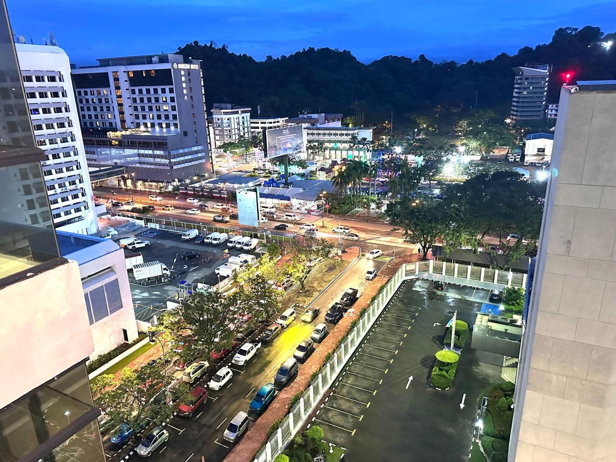 Kota Kinabalu City Centre @ The Shore By Casa Yolo Dış mekan fotoğraf