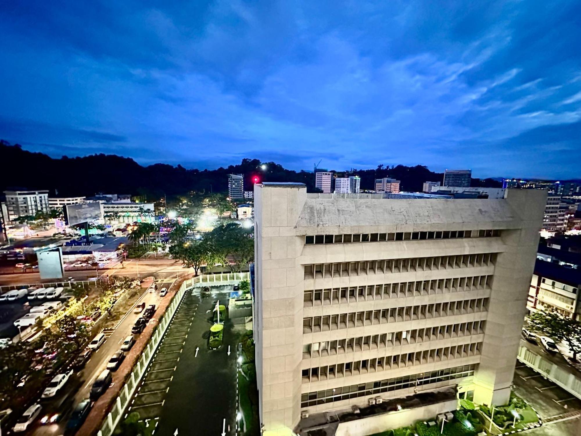Kota Kinabalu City Centre @ The Shore By Casa Yolo Dış mekan fotoğraf